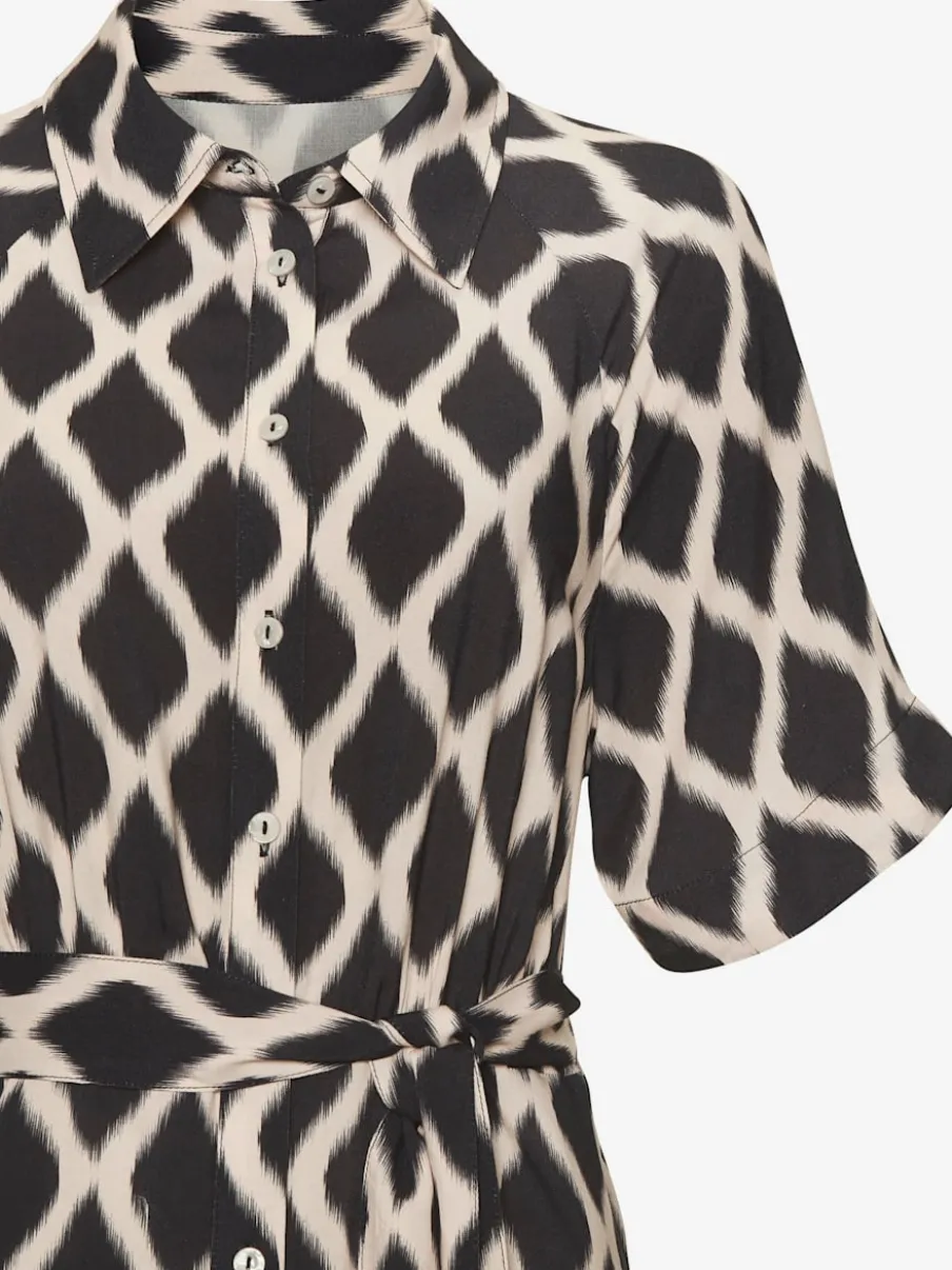 Robe d'été à petit col chemisier avec manches courtes et motif géométrique