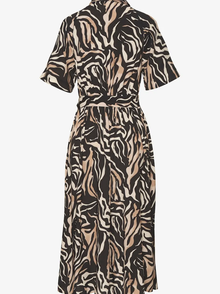 Robe d'été à petit col chemisier avec manches courtes et imprimé animalier