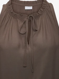 Robe d'été sans manches à encolure volantée et jupe évasée