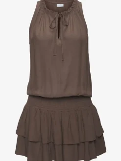 Robe d'été sans manches à encolure volantée et jupe évasée