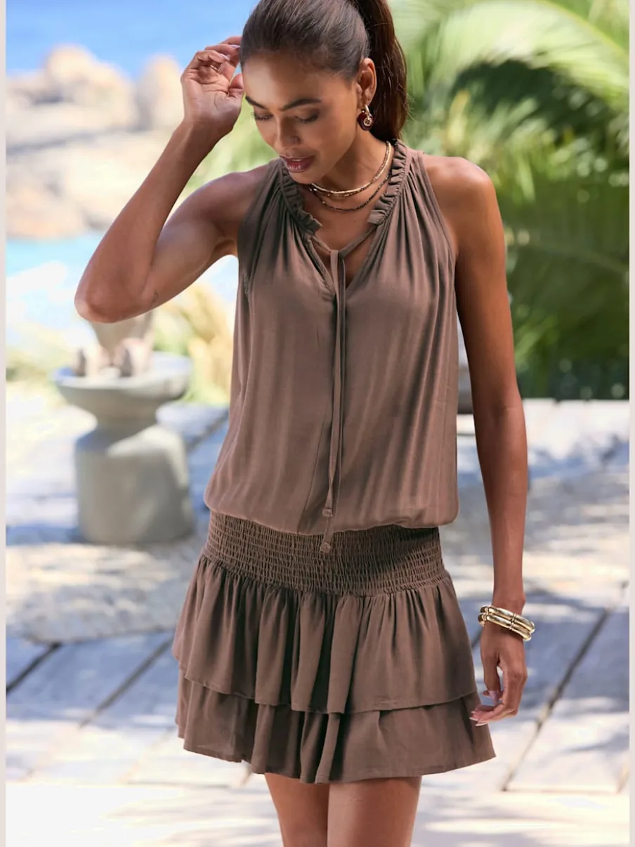 Robe d'été sans manches à encolure volantée et jupe évasée