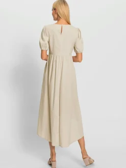 Robe d'été évasée avec manches bouffantes et boutons