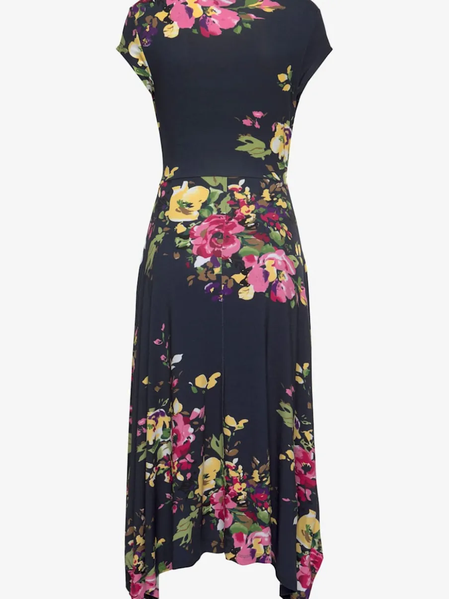 Robe d'été évasée à encolure en V floralement imprimée