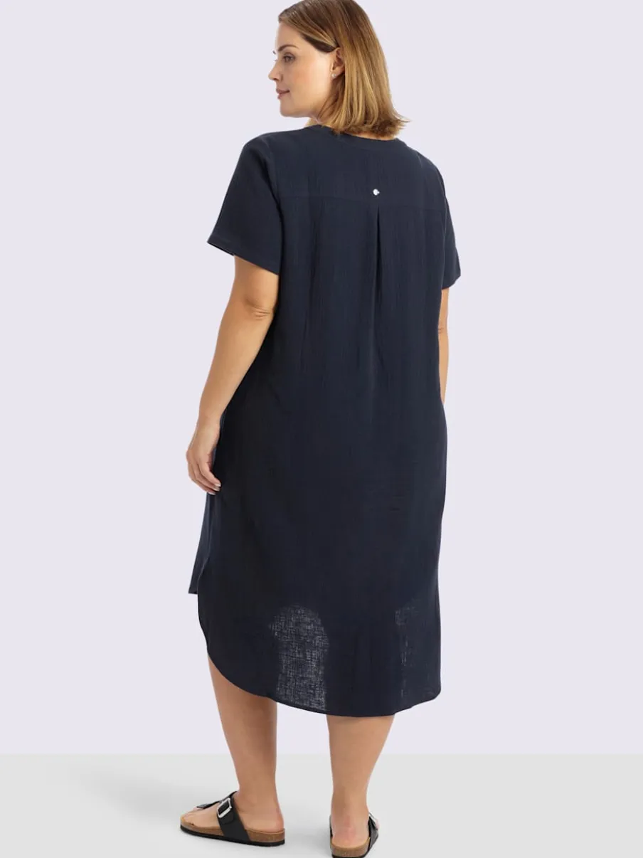 Robe en coton col v avec patte de boutonnage