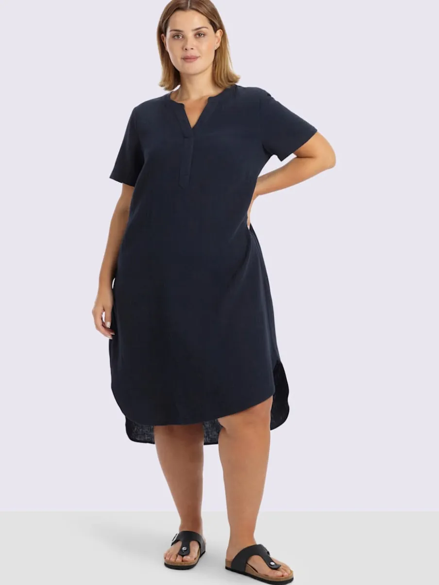 Robe en coton col v avec patte de boutonnage