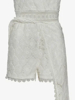 Robe en dentelle avec empiècement et fente avant