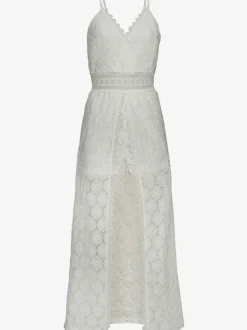 Robe en dentelle avec empiècement et fente avant