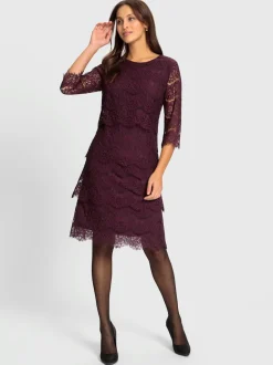 Robe en dentelle avec encolure ronde et manches transparentes