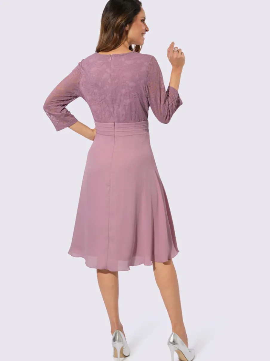 Robe en dentelle qualité tissée
