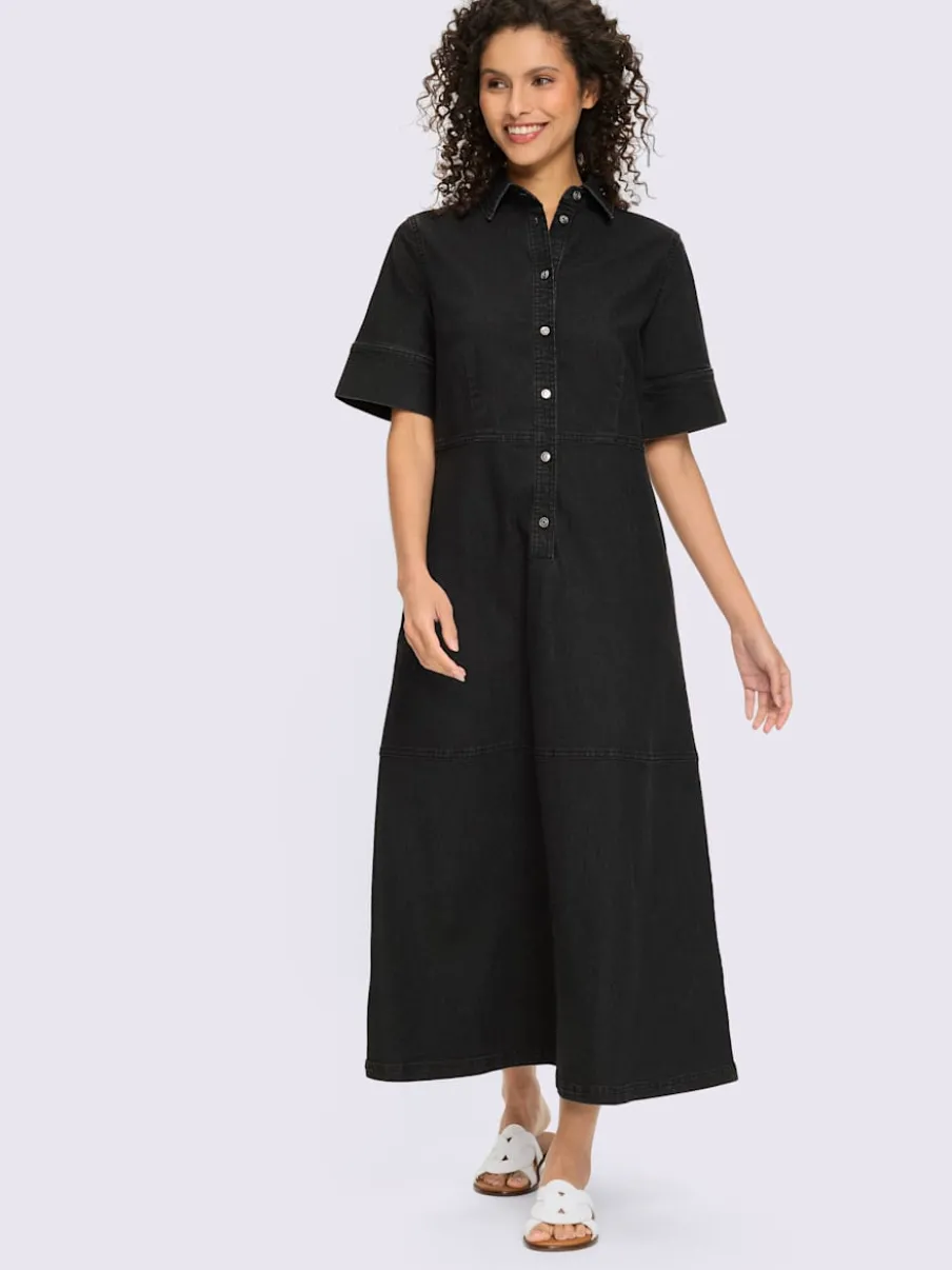 Robe en jean à col chemise et manches courtes avec poches discrètes
