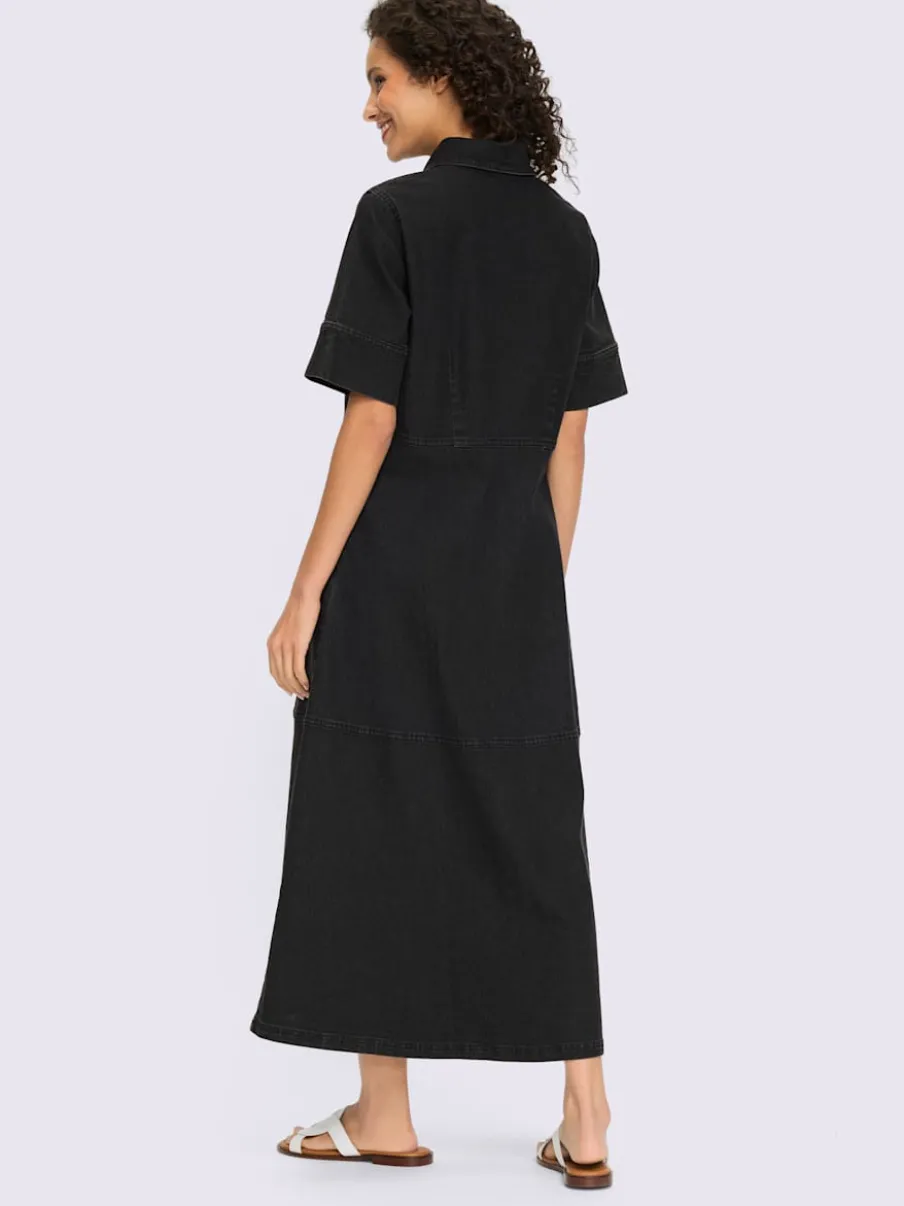 Robe en jean à col chemise et manches courtes avec poches discrètes
