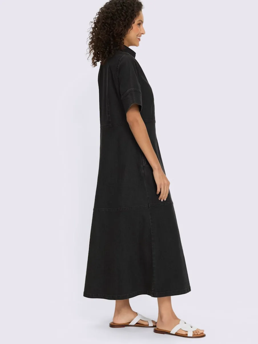 Robe en jean à col chemise et manches courtes avec poches discrètes