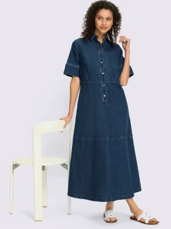 Robe en jean à col chemise et manches courtes avec poches discrètes