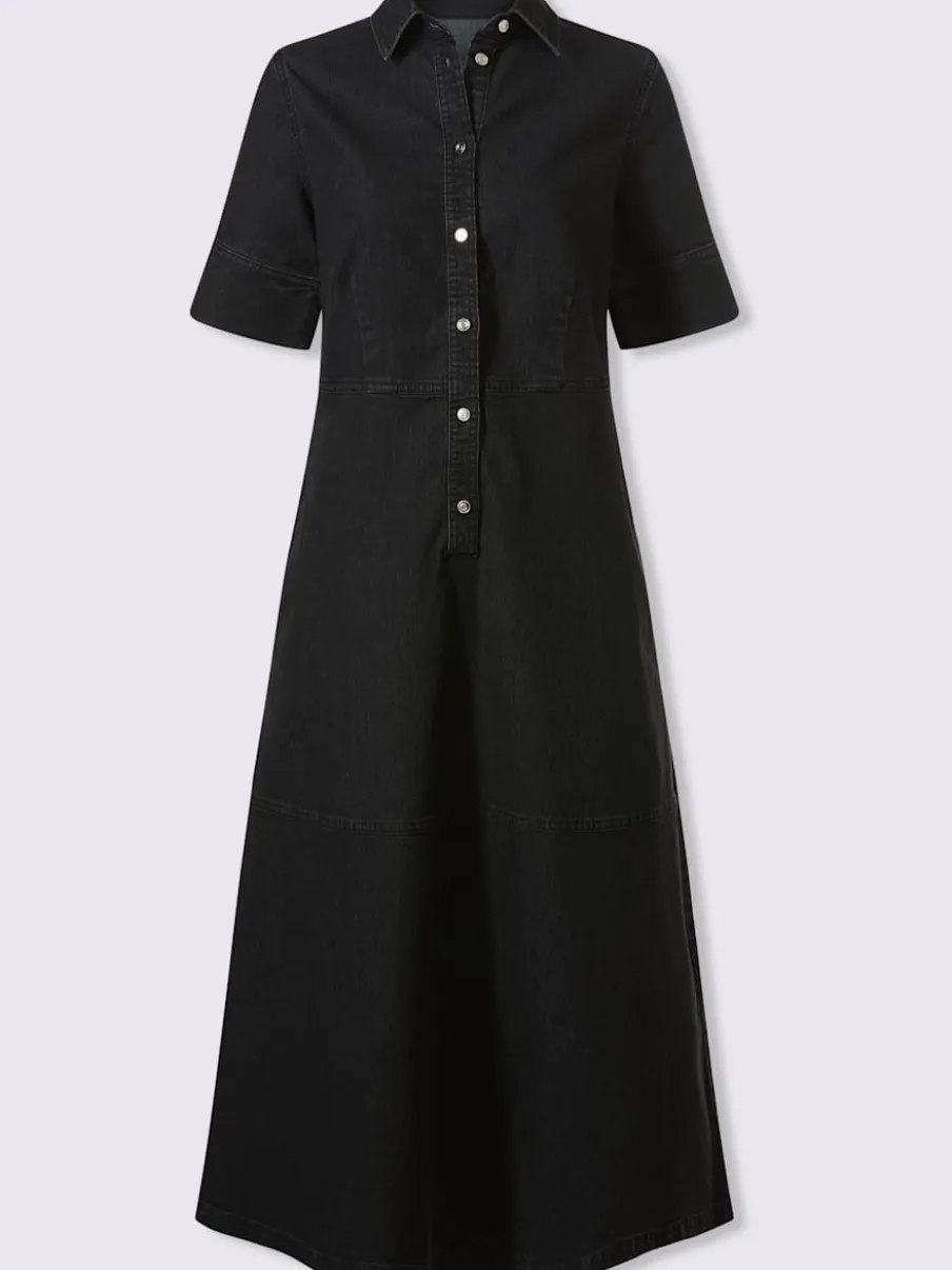Robe en jean à col chemise et manches courtes avec poches discrètes