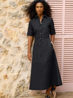 Robe en jean à col chemise et manches courtes avec poches discrètes