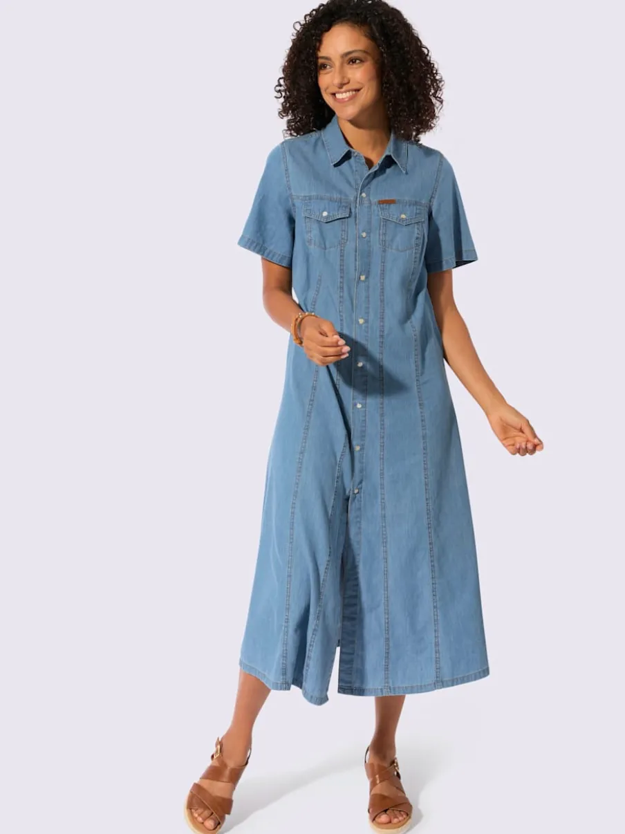 Robe en jean à col chemise et manches courtes avec poches poitrine