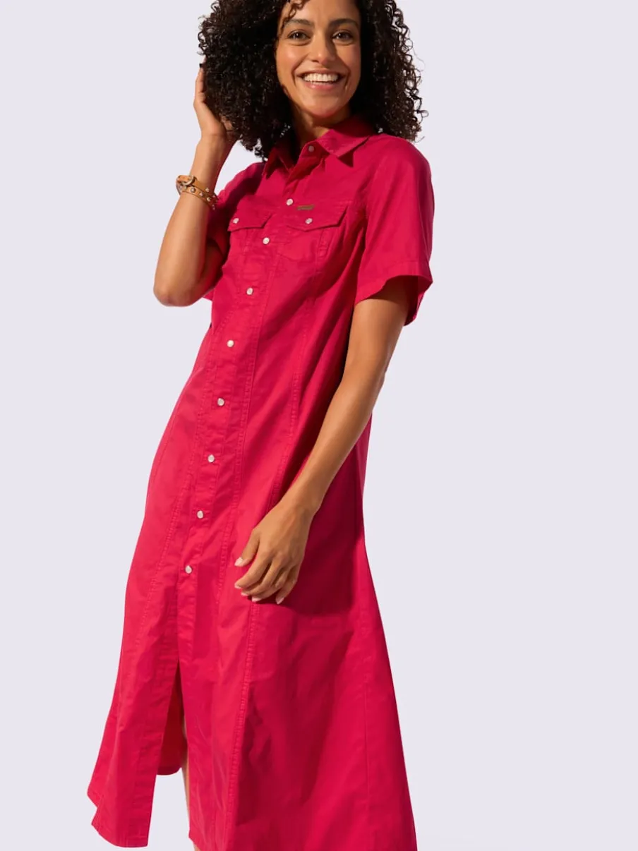 Robe en jean à col chemise et manches courtes avec poches poitrine