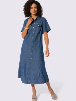 Robe en jean à col chemise et manches courtes avec poches poitrine
