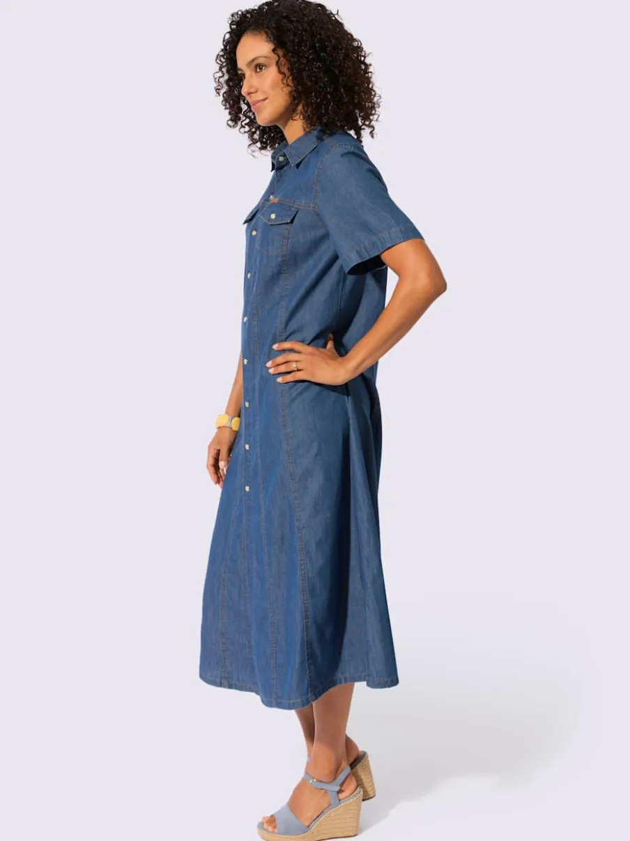 Robe en jean à col chemise et manches courtes avec poches poitrine