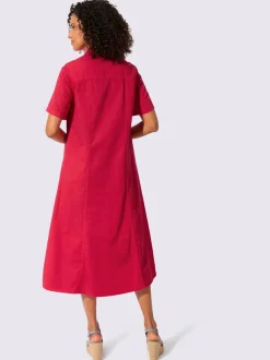 Robe en jean à col chemise et manches courtes avec poches poitrine