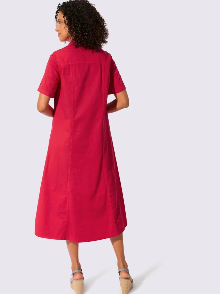Robe en jean à col chemise et manches courtes avec poches poitrine