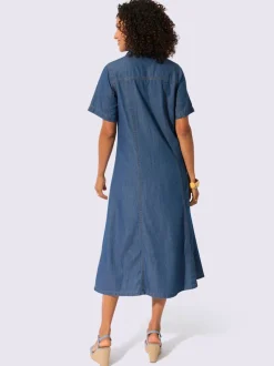 Robe en jean à col chemise et manches courtes avec poches poitrine