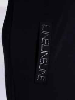 Robe en jersey avec détails en pierres fantaisie