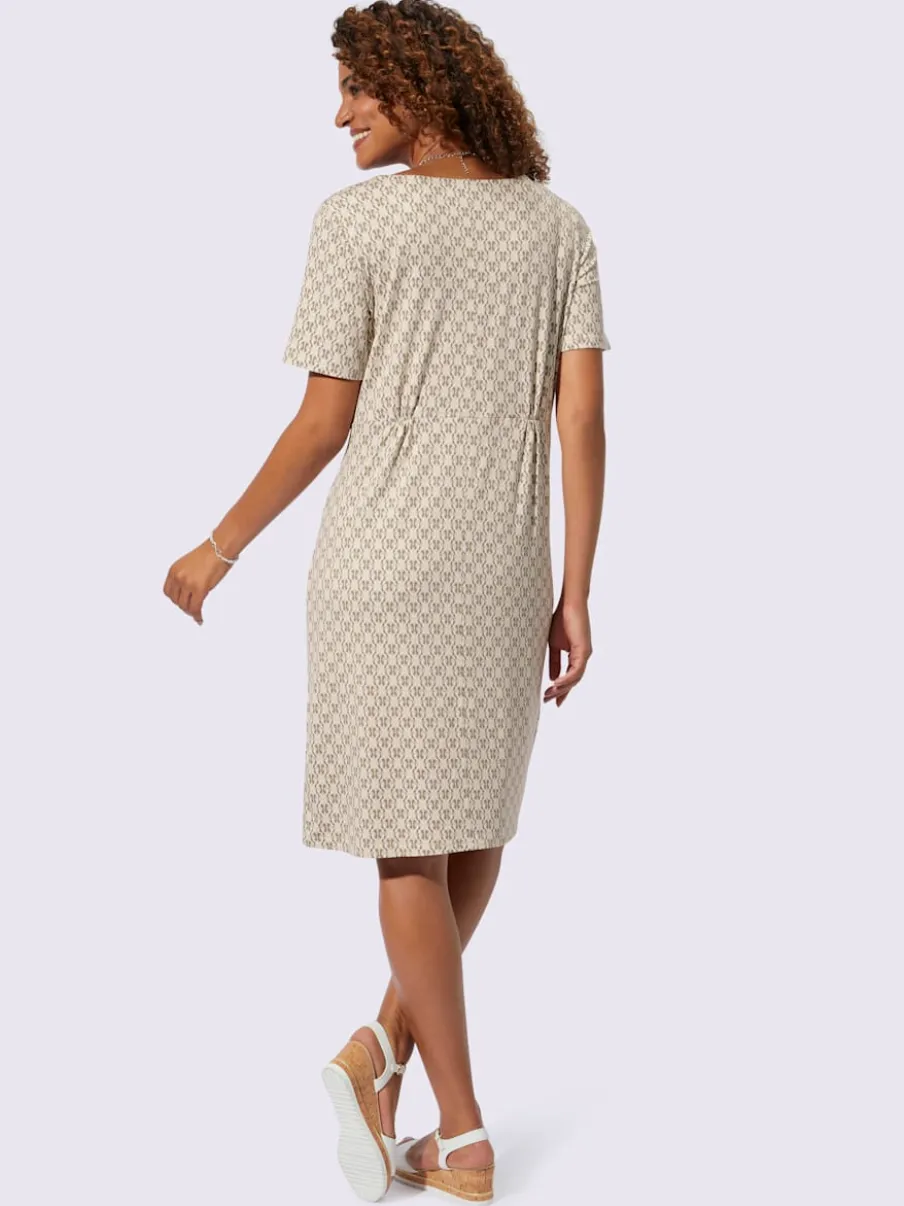Robe en jersey avec encolure en V et poches