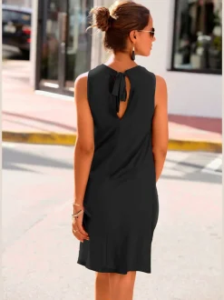 Robe en jersey avec encolure haute et poches latérales