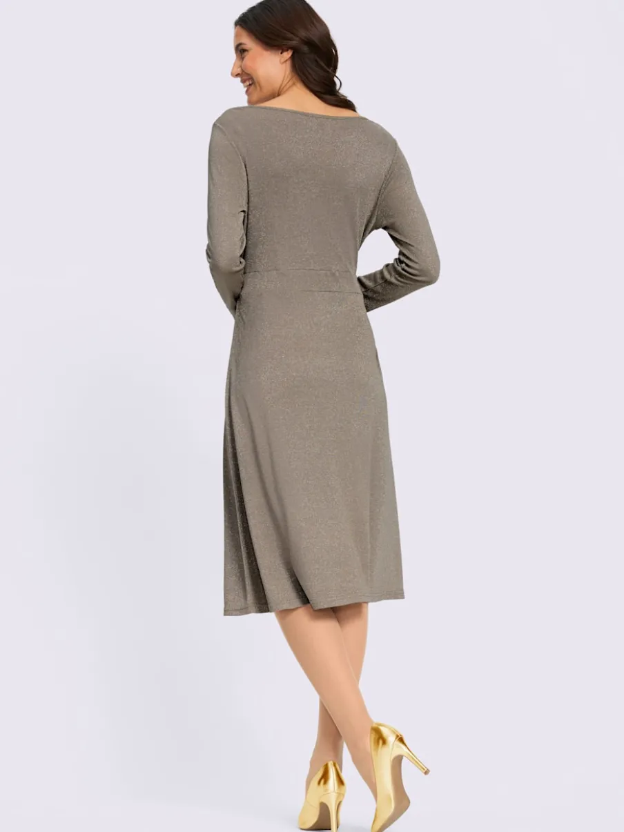 Robe en jersey avec encolure ronde et ceinture à nouer