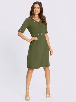 Robe en jersey avec œillets et détails à la taille
