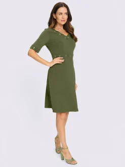 Robe en jersey avec œillets et détails à la taille
