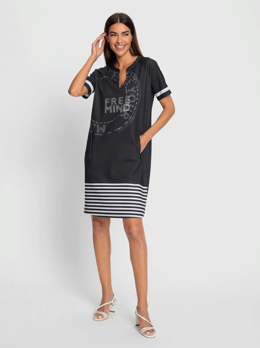 Robe en jersey avec inscription et rayures contrastées