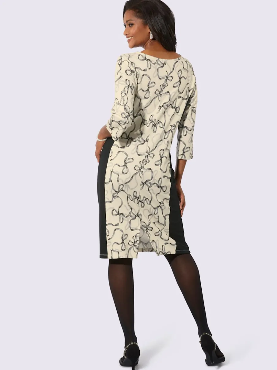 Robe en jersey avec motif nœuds et manches 3/4