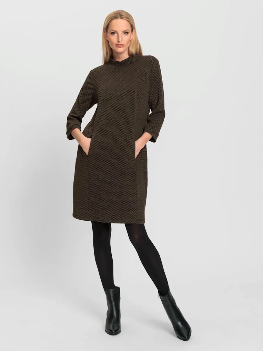 Robe en jersey à col montant et manches trois quart