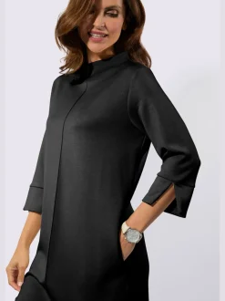 Robe en jersey douce avec col corolle et rayures
