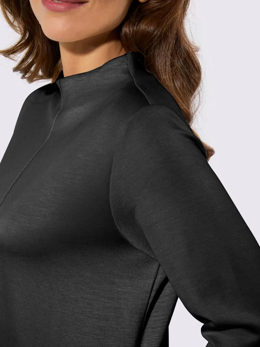 Robe en jersey douce avec col corolle et rayures