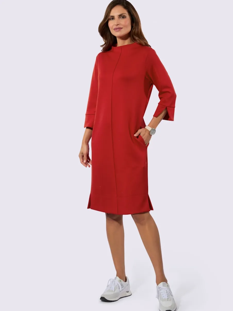 Robe en jersey douce avec col corolle et rayures