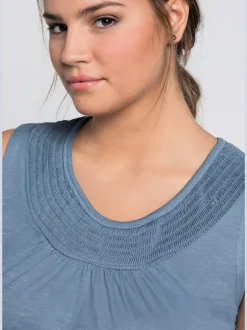 Robe en jersey encolure smockée