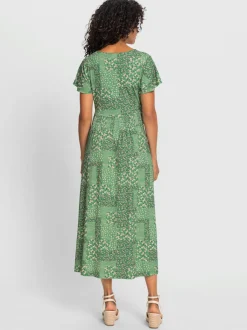 Robe en jersey fluide avec empiècements et manches chauve-souris