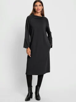 Robe en jersey fluide avec large col montant et poches