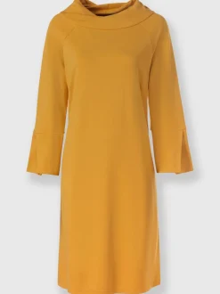 Robe en jersey fluide avec large col montant et poches