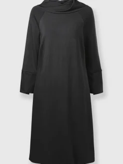 Robe en jersey fluide avec large col montant et poches