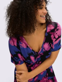 Robe en jersey fronce légère à l'encolure en v