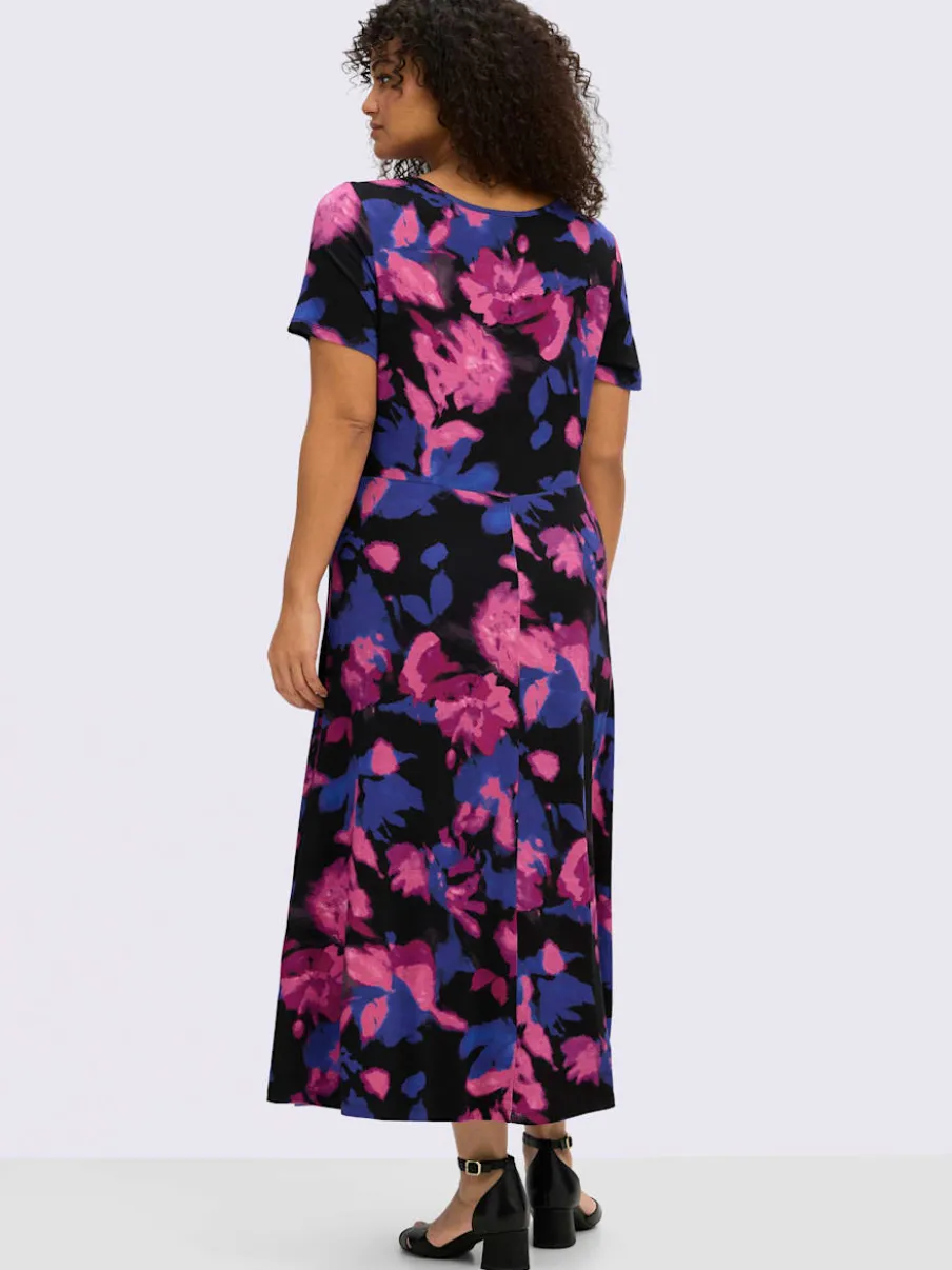 Robe en jersey fronce légère à l'encolure en v