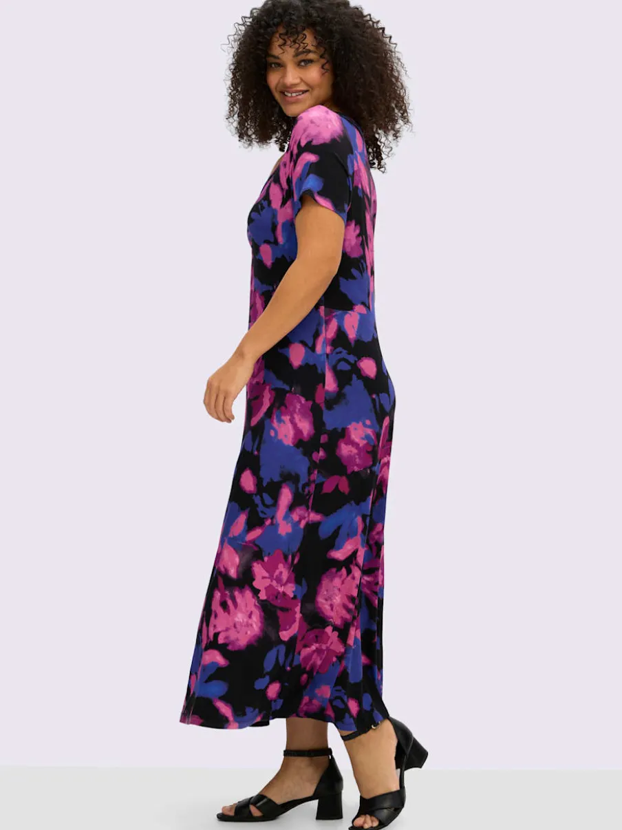 Robe en jersey fronce légère à l'encolure en v