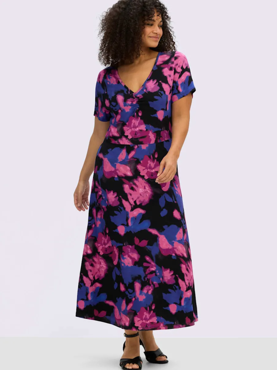 Robe en jersey fronce légère à l'encolure en v