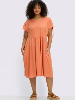 Robe en jersey superbe broderie florale