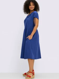 Robe en jersey superbe broderie florale