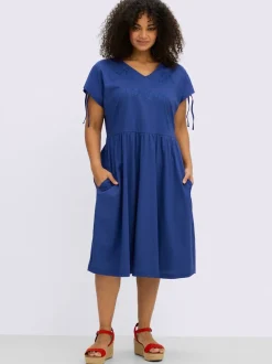 Robe en jersey superbe broderie florale